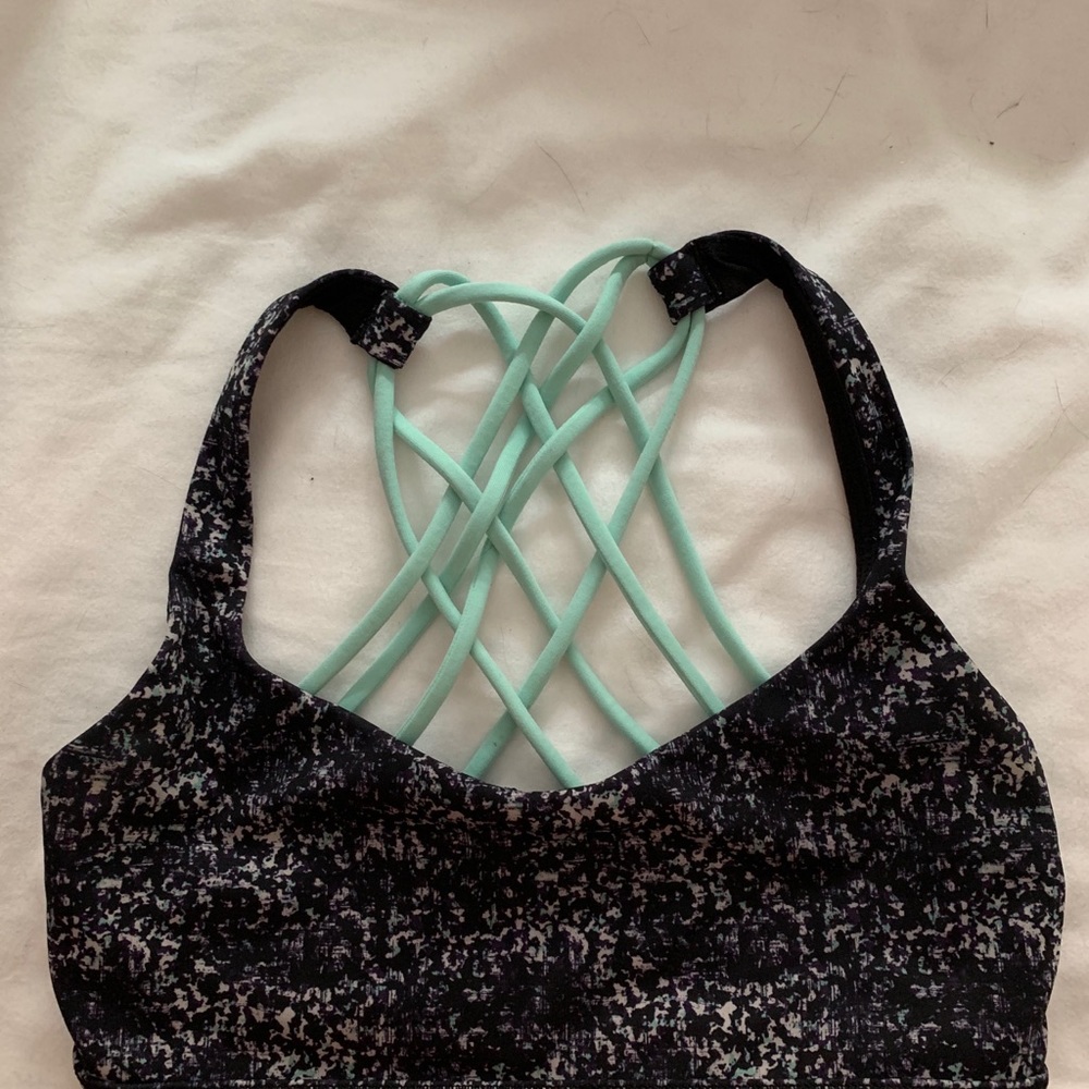 Lululemon Sports Bra Size 4 Free to be